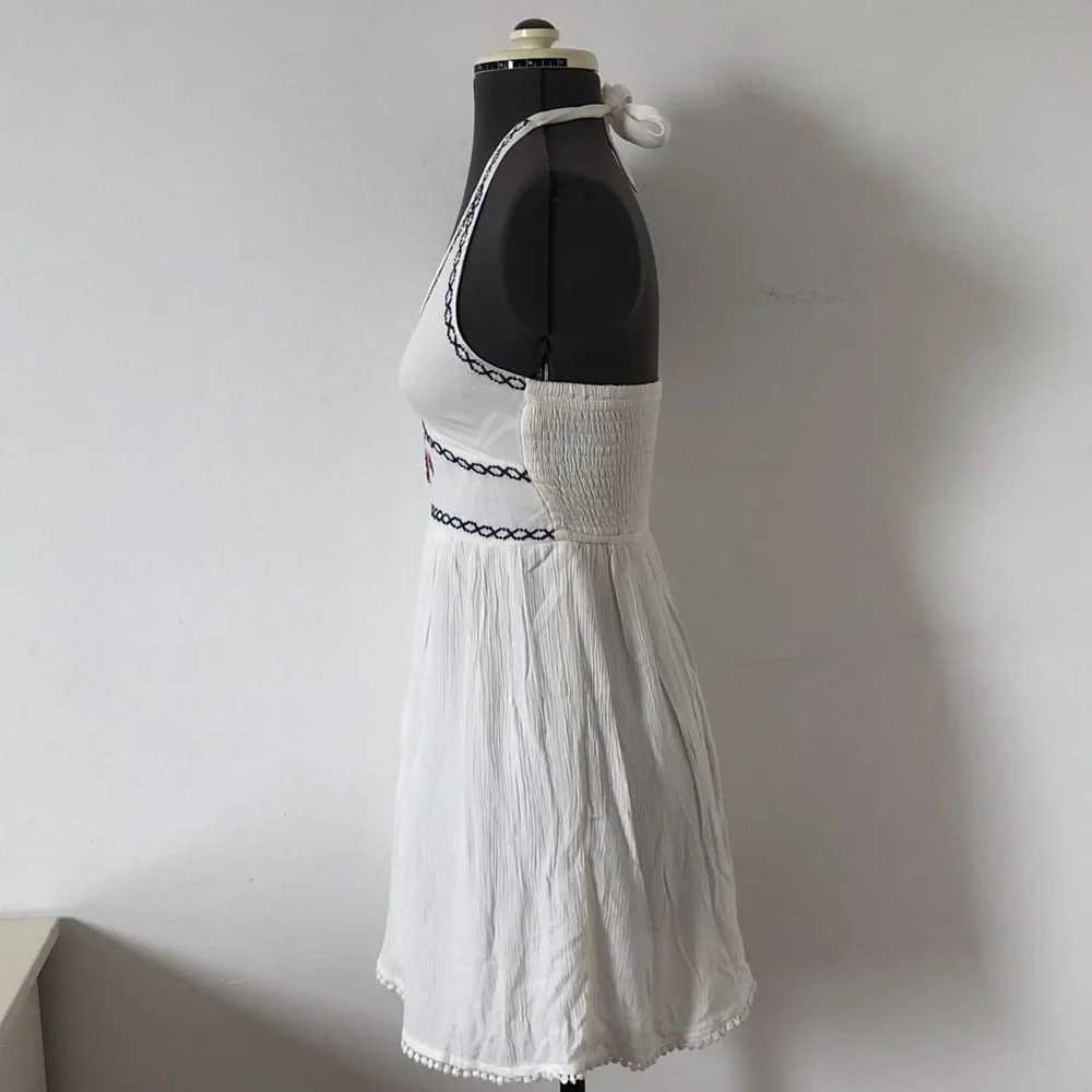 Hollister white embroidered halter dress sz XS